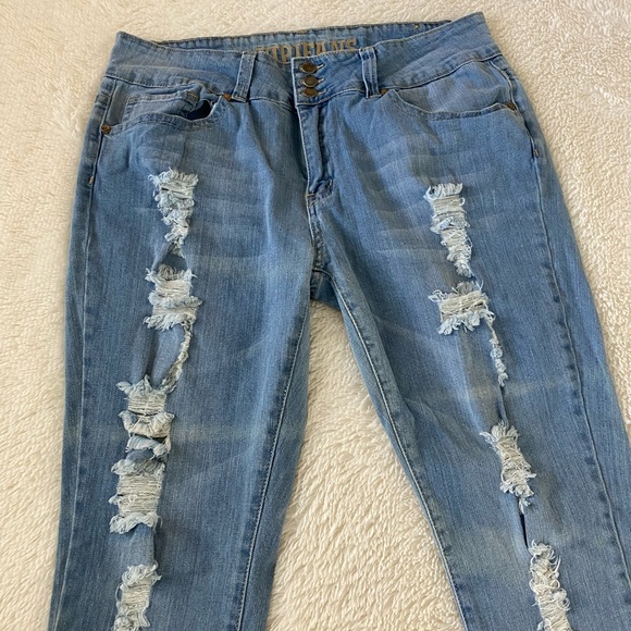 VIP JEANS Distressed, Ripped & Faded.🌼 - Picture 2 of 8